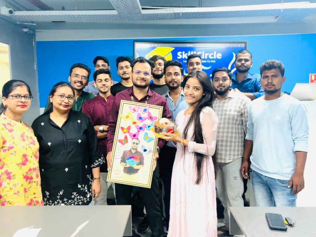 students learning online digital marketing course with certification